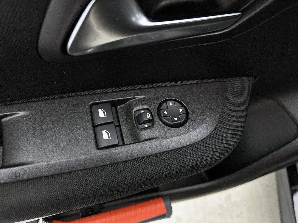 Peugeot 208 1.2 PureTech Active 75 PK uit 2023, foto 15