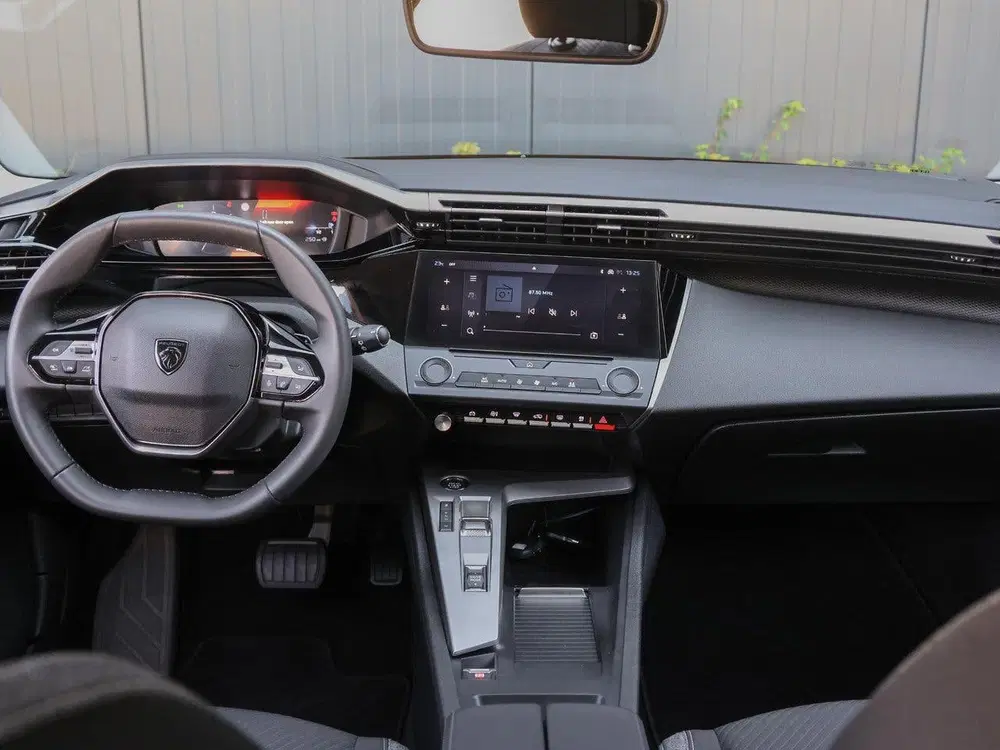 Peugeot 308 SW 130pk Active Pack Automaat uit 2024, foto 13
