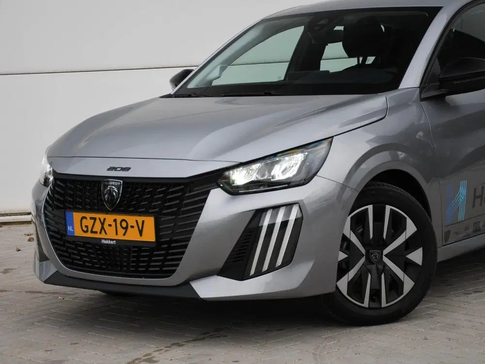 Peugeot 208 Style 1.2 PureTech 75pk NAVI uit 2025, foto 2
