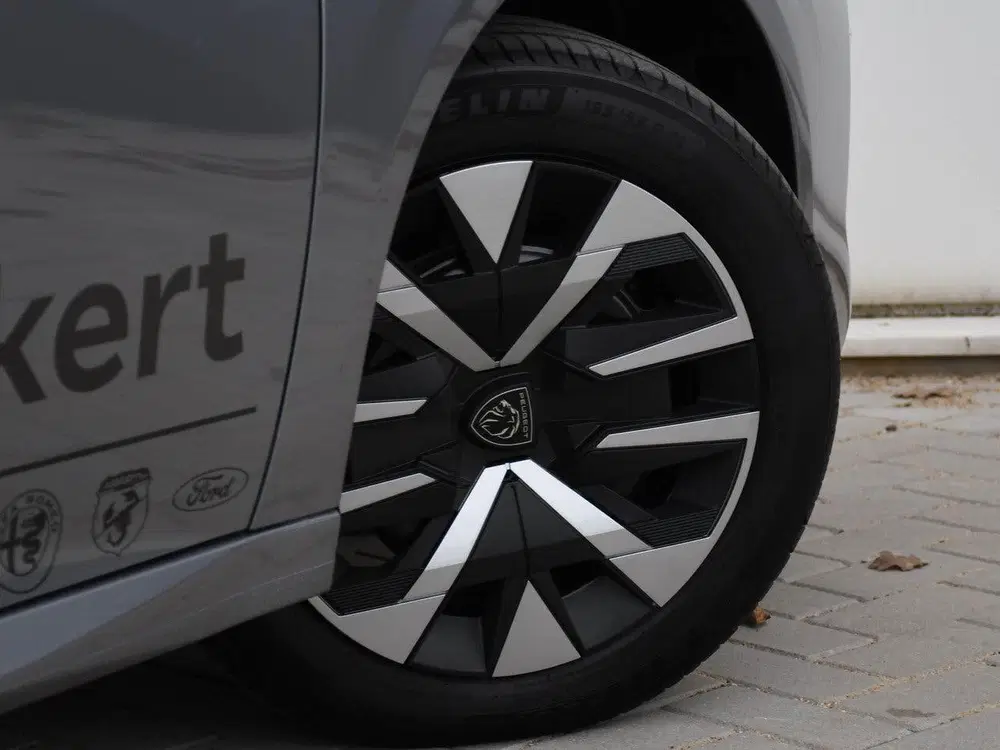 Peugeot 208 Style 1.2 PureTech 75pk NAVI uit 2025, foto 6