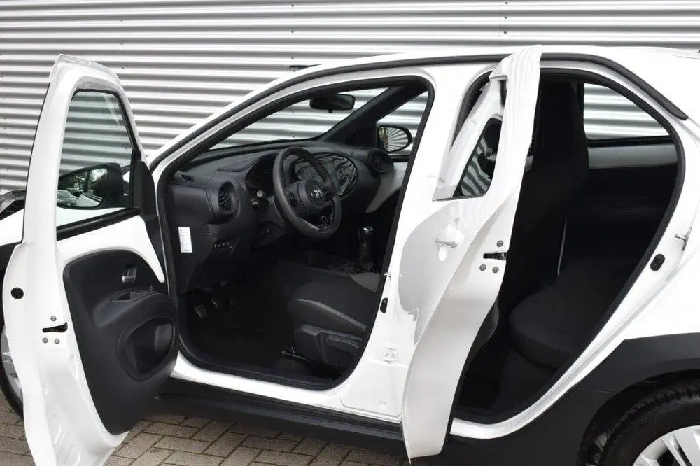 Toyota Aygo X 1.0 VVT-I MT PLAY uit 2024, foto 3