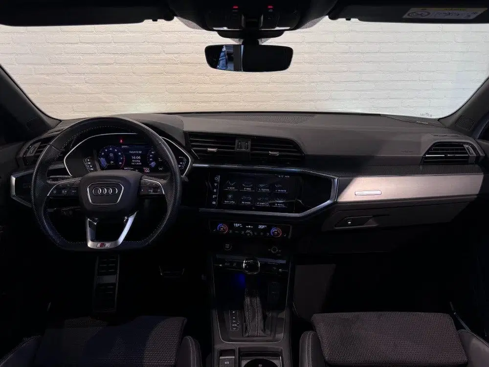 Audi Q3 35 TFSI 3x S-Line Black Edition Pano Sfeer uit 2021, foto 11