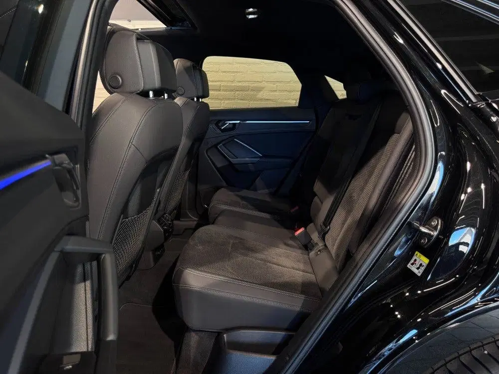 Audi Q3 35 TFSI 3x S-Line Black Edition Pano Sfeer uit 2021, foto 14