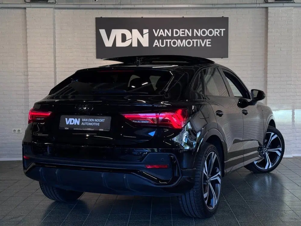 Audi Q3 35 TFSI 3x S-Line Black Edition Pano Sfeer uit 2021, foto 3