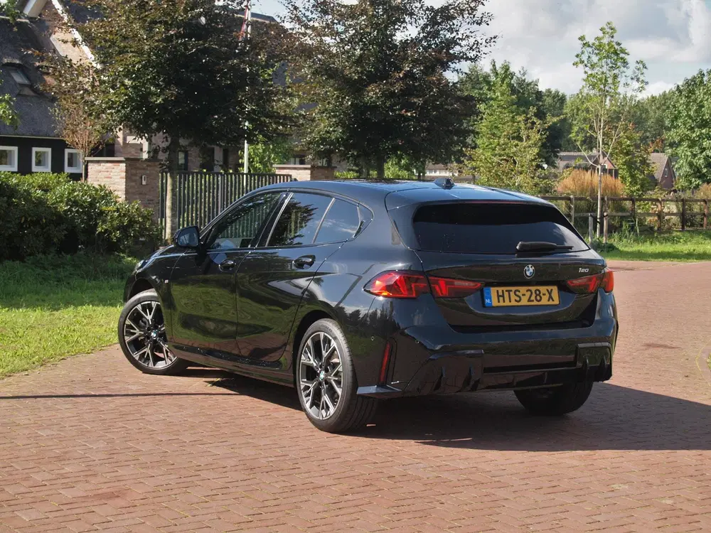 BMW 1-serie 120 M Sport Design Edition uit 2025, foto 2