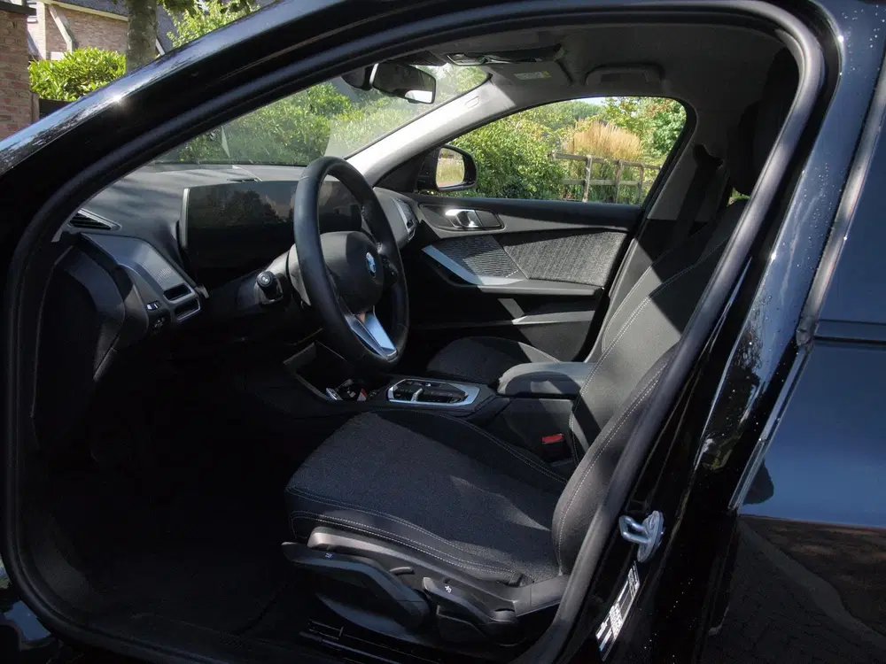 BMW 1-serie 120 M Sport Design Edition uit 2025, foto 3