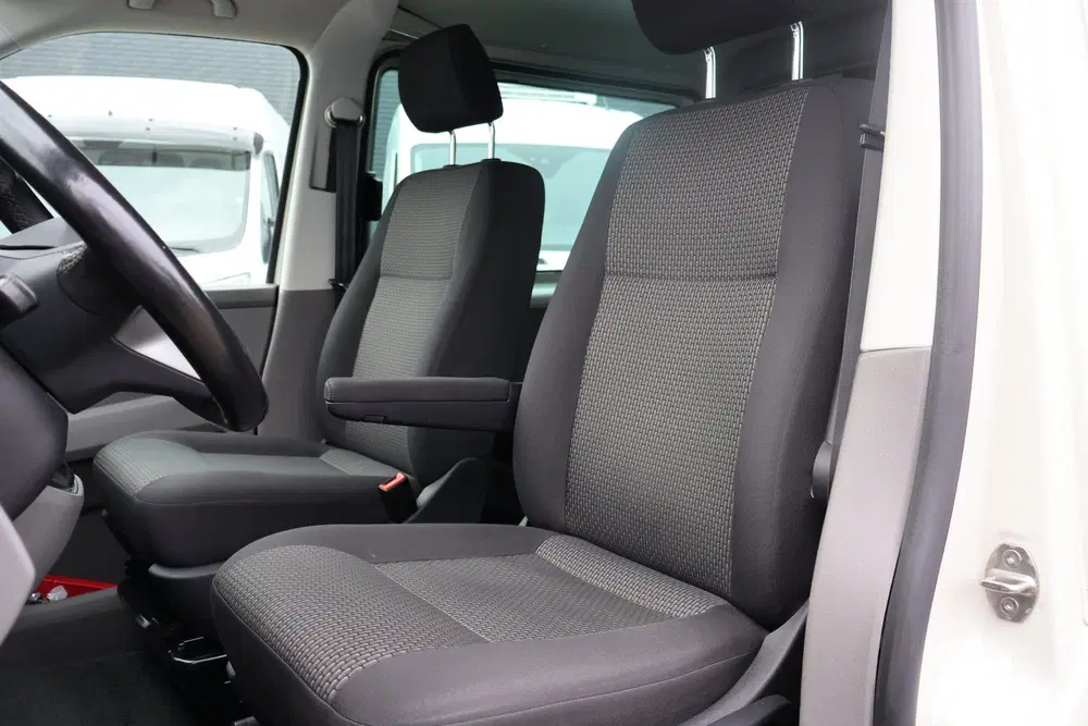 Volkswagen Transporter 2.0 TDI L2 H1 150pk Automaat DC uit 2022, foto 2