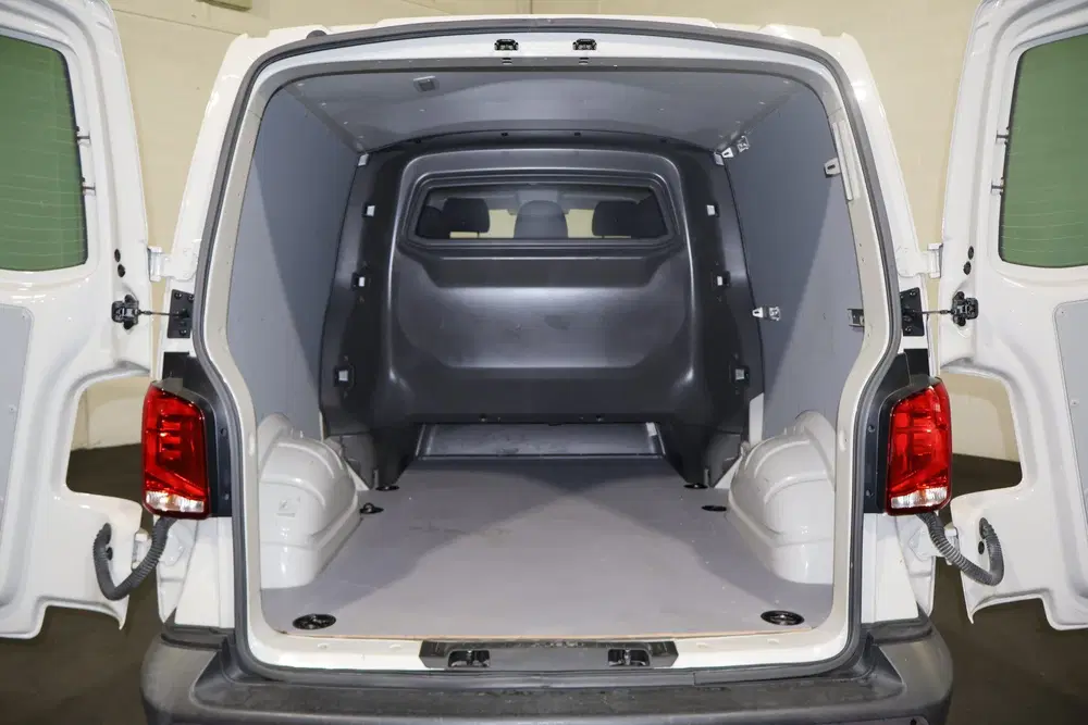 Volkswagen Transporter 2.0 TDI L2 H1 150pk Automaat DC uit 2022, foto 3