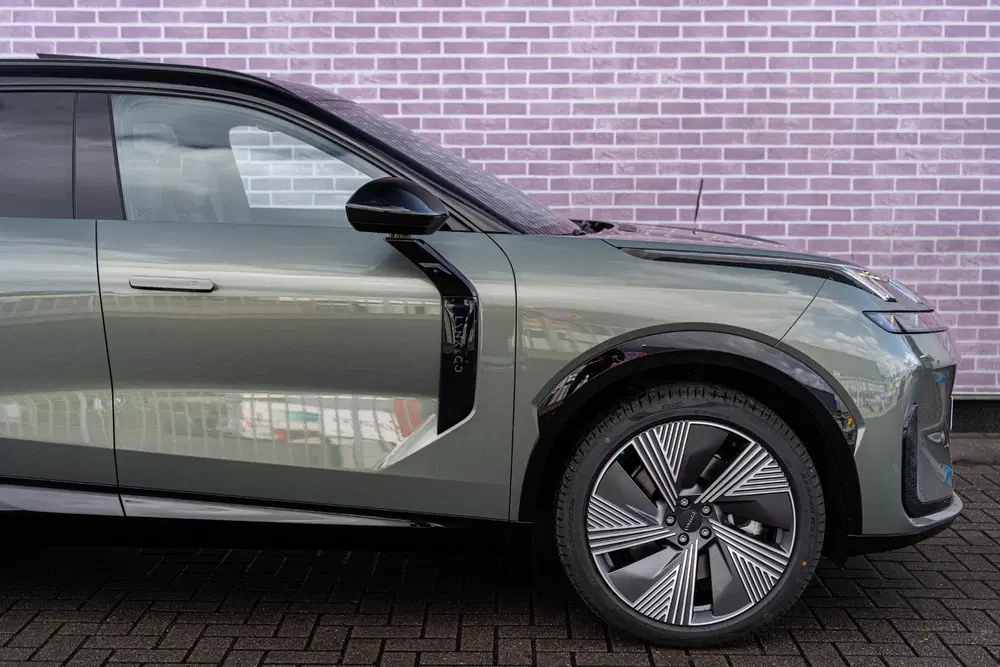 Lynk & Co 08 1.5 Plug-in Hybrid More uit 2025, foto 11