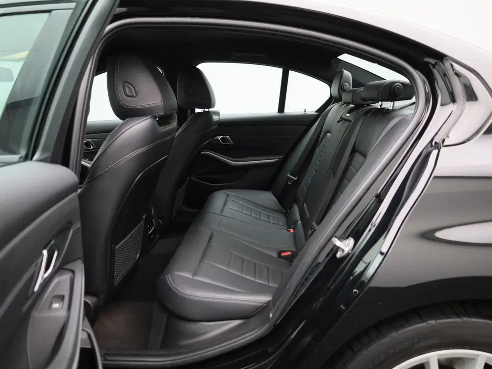 BMW 3-serie 320e uit 2023, foto 10
