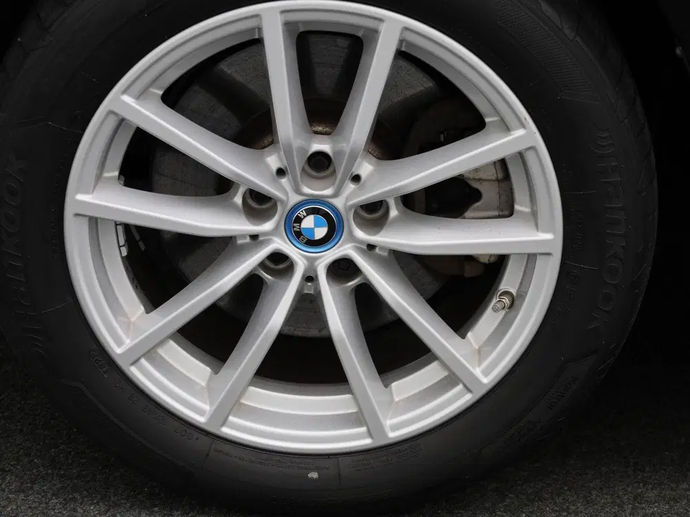 BMW 3-serie 320e uit 2023, foto 14