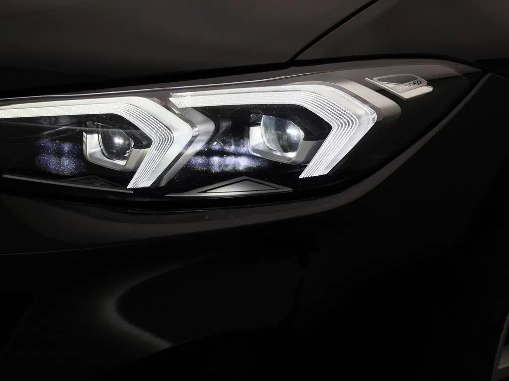 BMW 3-serie 320e uit 2023, foto 15
