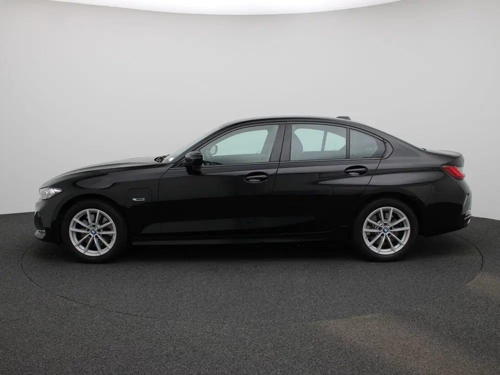 BMW 3-serie 320e uit 2023, foto 4
