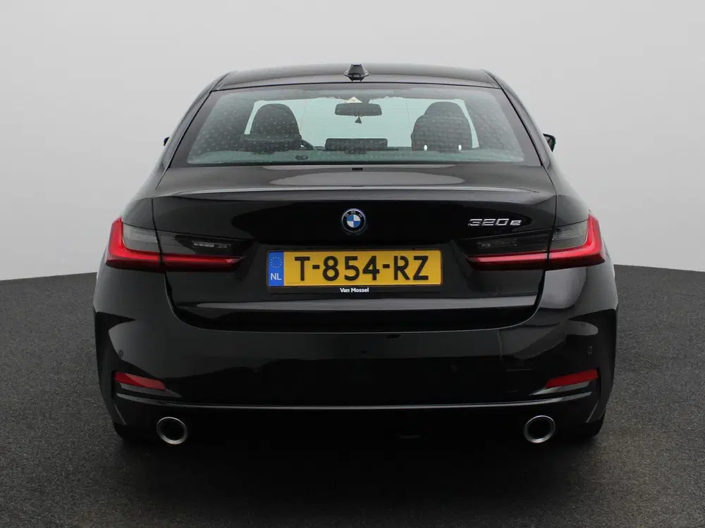 BMW 3-serie 320e uit 2023, foto 5