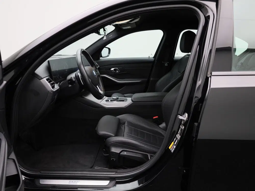 BMW 3-serie 320e uit 2023, foto 9