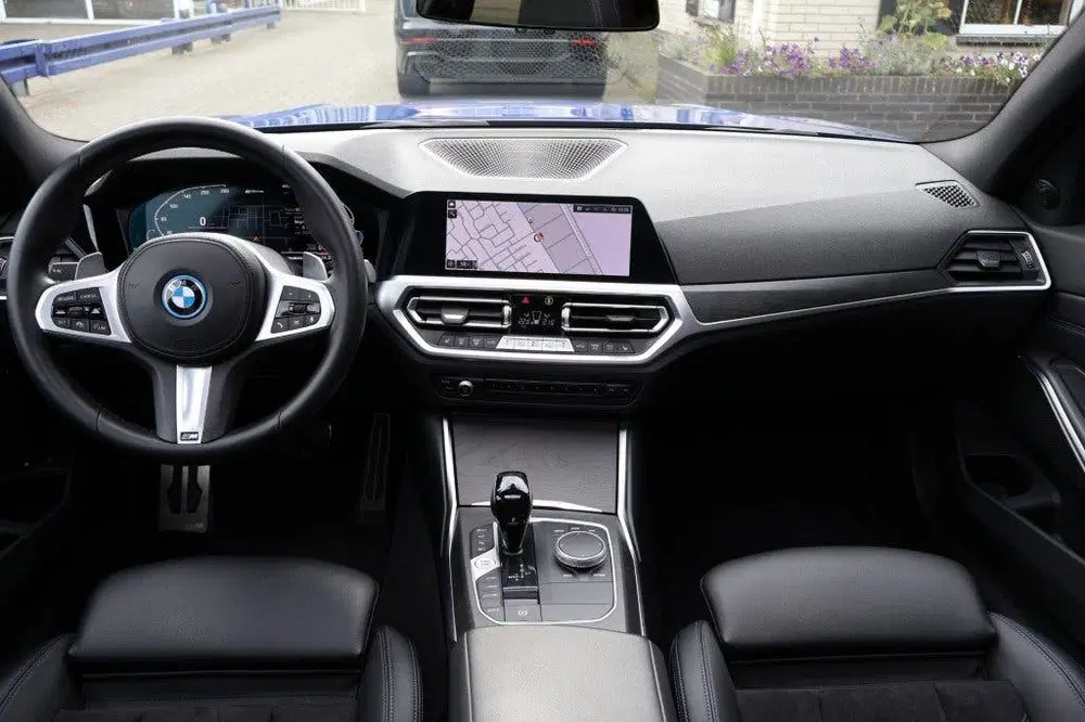 BMW 3-serie 330e Touring M Sport (292pk) M340i Look uit 2021, foto 3