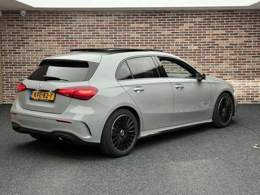Mercedes-Benz A-Klasse 200 AMG Line uit 2025, foto 2
