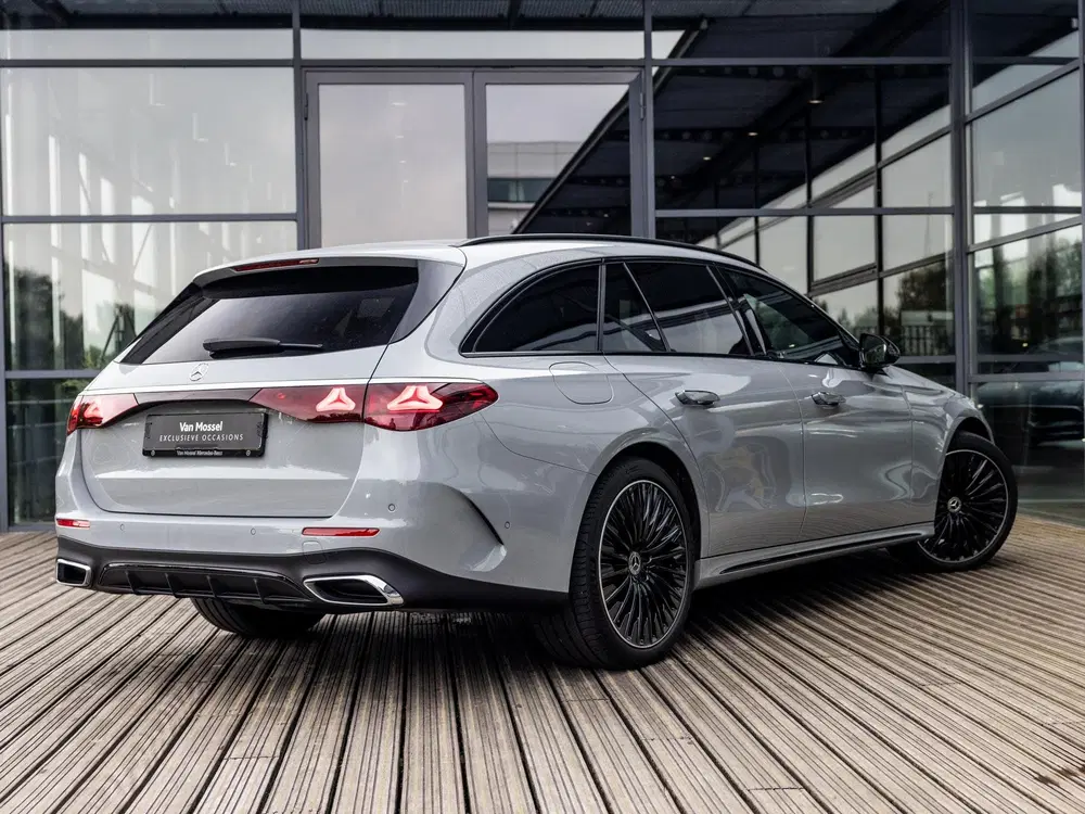 Mercedes-Benz E-Klasse 300 e Sport Edition uit 2026, foto 2