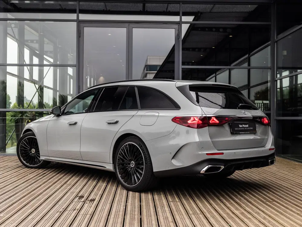 Mercedes-Benz E-Klasse 300 e Sport Edition uit 2026, foto 5