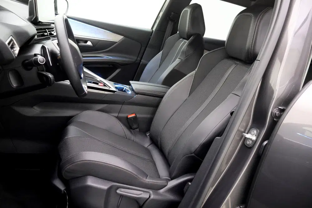 Peugeot 3008 1.2T Aut. GT-Pack Business NAVI uit 2023, foto 10