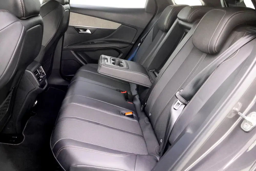 Peugeot 3008 1.2T Aut. GT-Pack Business NAVI uit 2023, foto 11