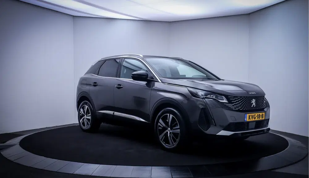 Peugeot 3008 1.2T Aut. GT-Pack Business NAVI uit 2023, foto 3