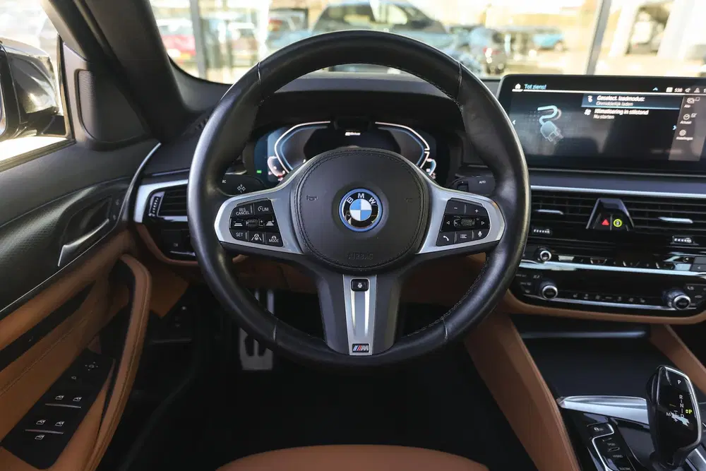 BMW 5-serie 545e xDrive M Sport Automaat uit 2022, foto 3