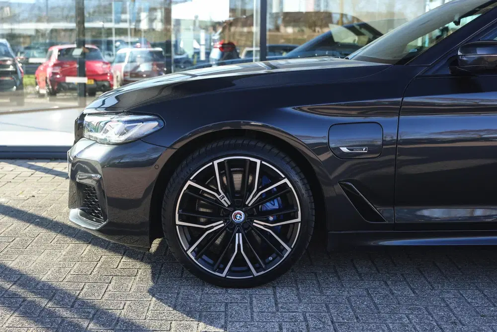 BMW 5-serie 545e xDrive M Sport Automaat uit 2022, foto 5