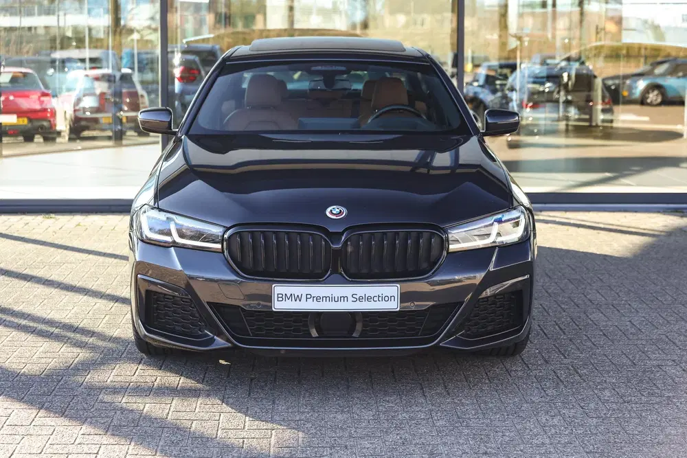 BMW 5-serie 545e xDrive M Sport Automaat uit 2022, foto 6