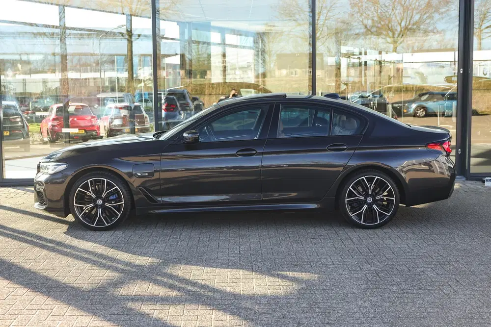 BMW 5-serie 545e xDrive M Sport Automaat uit 2022, foto 8