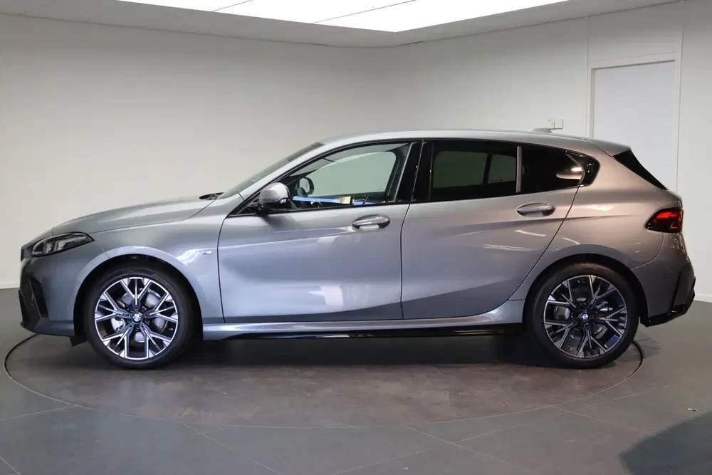 BMW 1-serie 120 M Sport Automaat uit 2026, foto 2