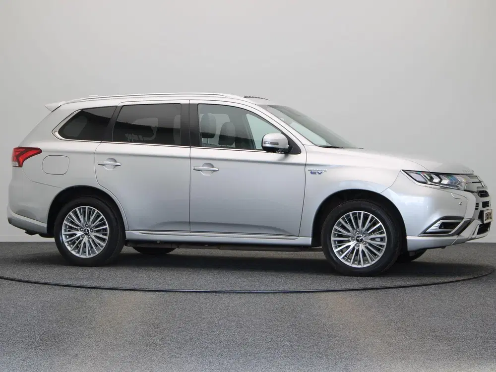 Mitsubishi Outlander 2.4 PHEV Instyle uit 2020, foto 14