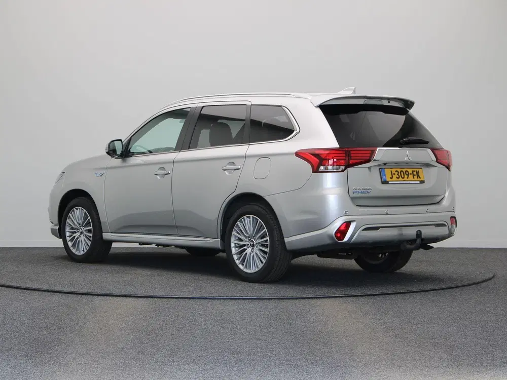 Mitsubishi Outlander 2.4 PHEV Instyle uit 2020, foto 2