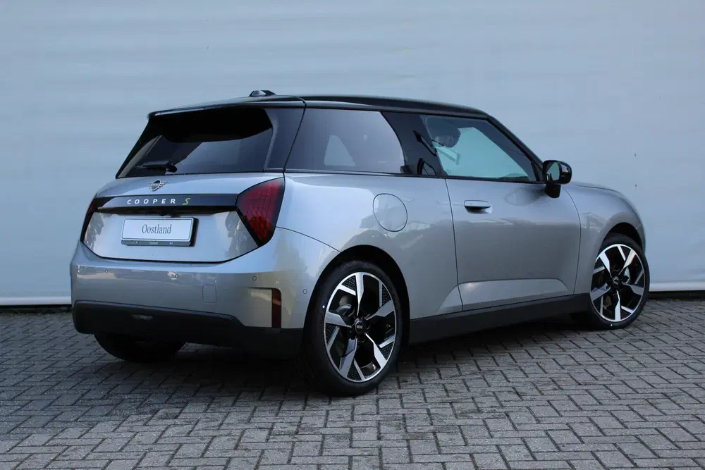 Mini Hatchback Cooper SE uit 2026, foto 2