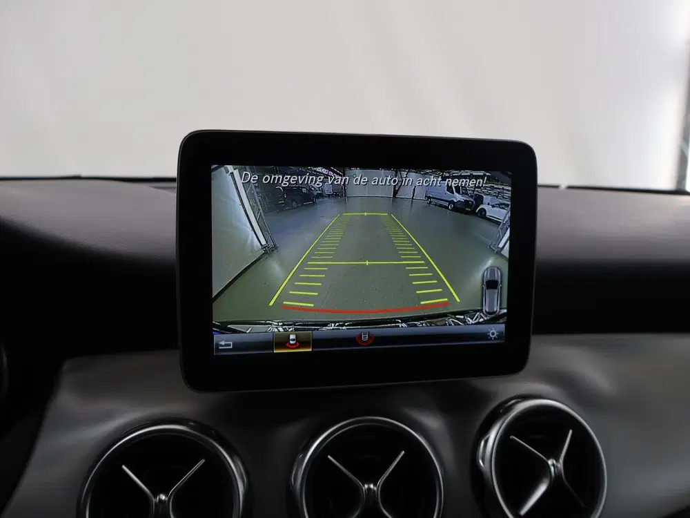 Mercedes-Benz GLA 180 Business Solution AMG Limited uit 2019, foto 14