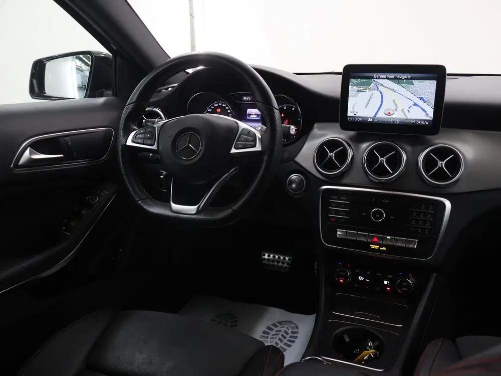 Mercedes-Benz GLA 180 Business Solution AMG Limited uit 2019, foto 9