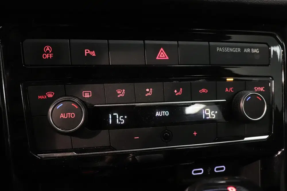 Volkswagen T-Cross 1.0 TSI 2 x R-Line uit 2021, foto 12