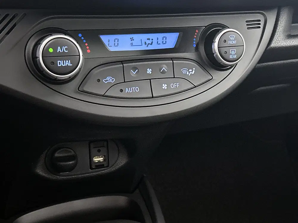 Toyota Yaris 1.5 Hybrid Executive Bi-Tone uit 2019, foto 12