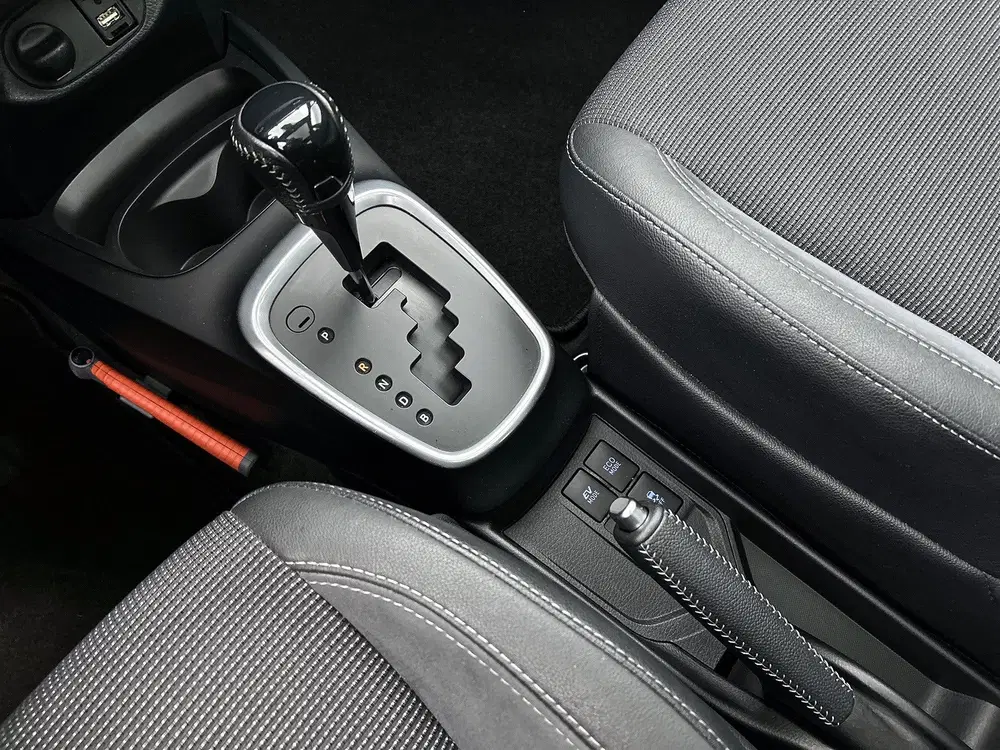Toyota Yaris 1.5 Hybrid Executive Bi-Tone uit 2019, foto 13