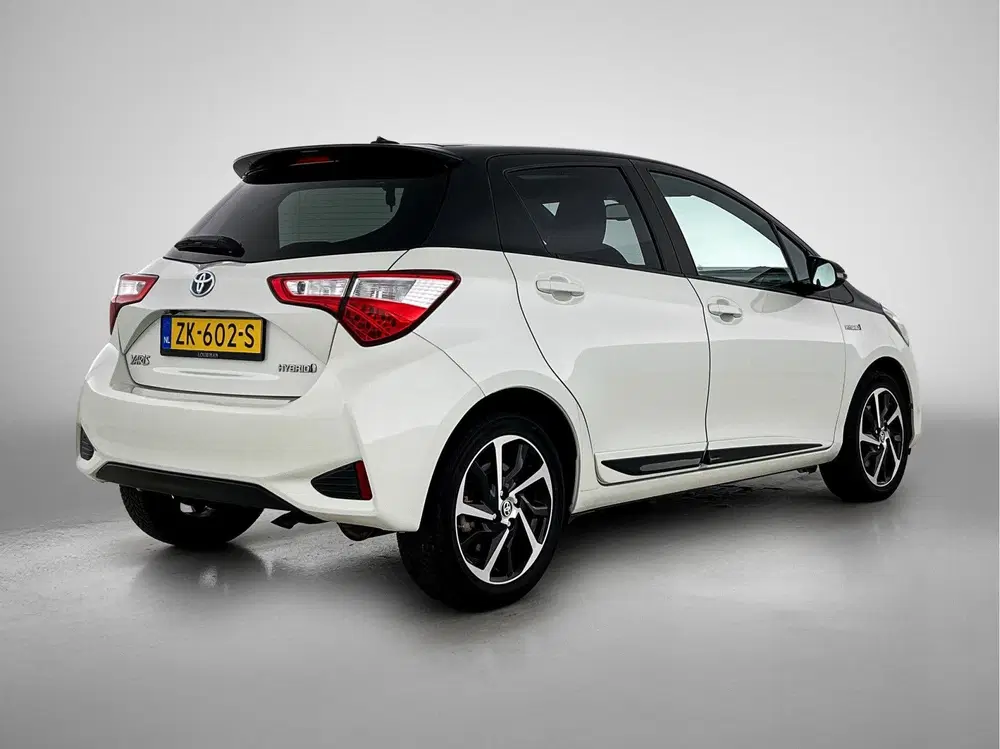 Toyota Yaris 1.5 Hybrid Executive Bi-Tone uit 2019, foto 2