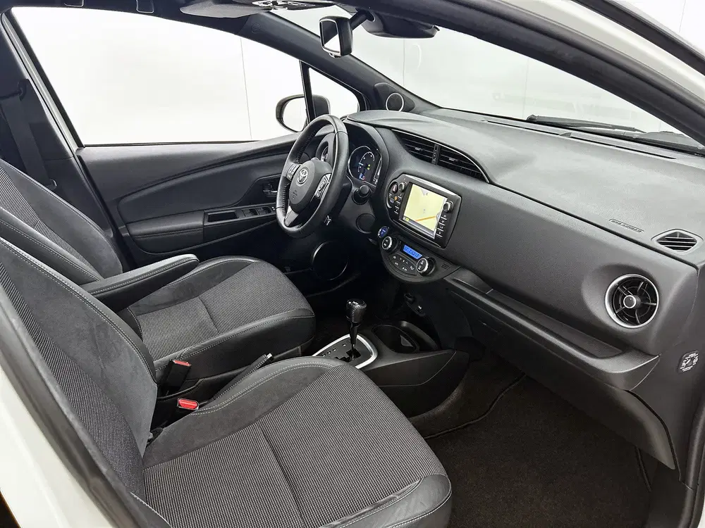 Toyota Yaris 1.5 Hybrid Executive Bi-Tone uit 2019, foto 6