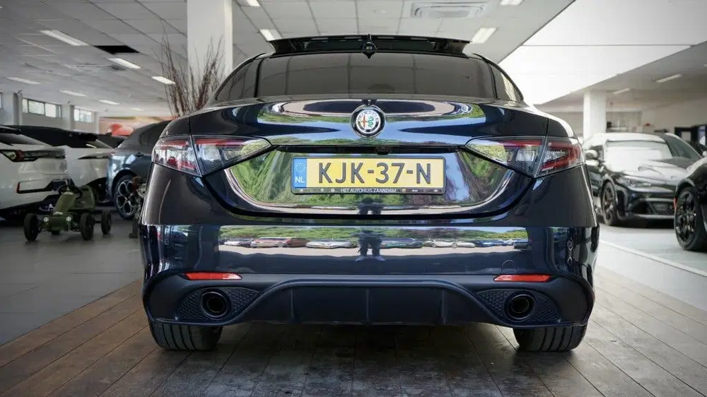 Alfa Romeo Giulia 2.0 T GME AWD Veloce Intensa uit 2025, foto 11