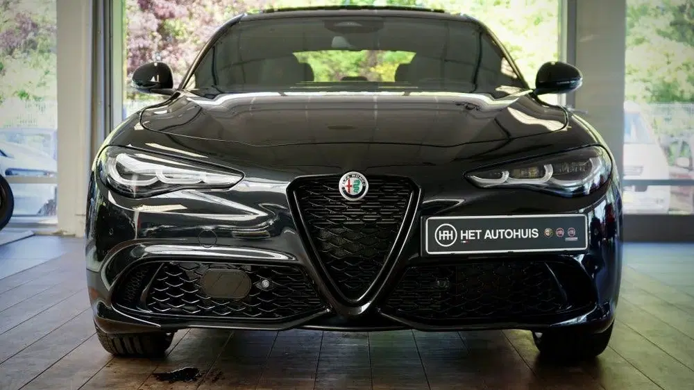 Alfa Romeo Giulia 2.0 T GME AWD Veloce Intensa uit 2025, foto 3