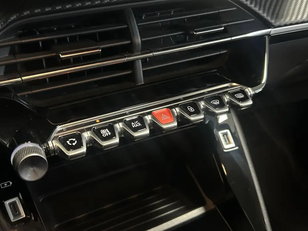 Peugeot 208 1.2 PureTech Active Pack uit 2021, foto 15