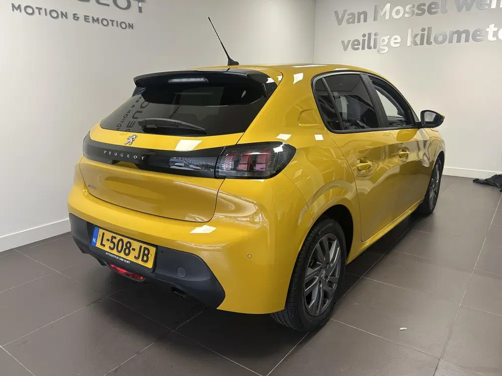 Peugeot 208 1.2 PureTech Active Pack uit 2021, foto 3
