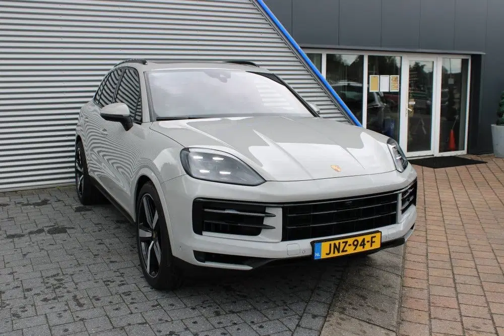 Porsche Cayenne 3.0 E-Hybrid uit 2024, foto 12