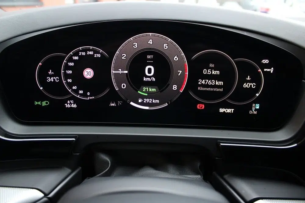 Porsche Cayenne 3.0 E-Hybrid uit 2024, foto 13