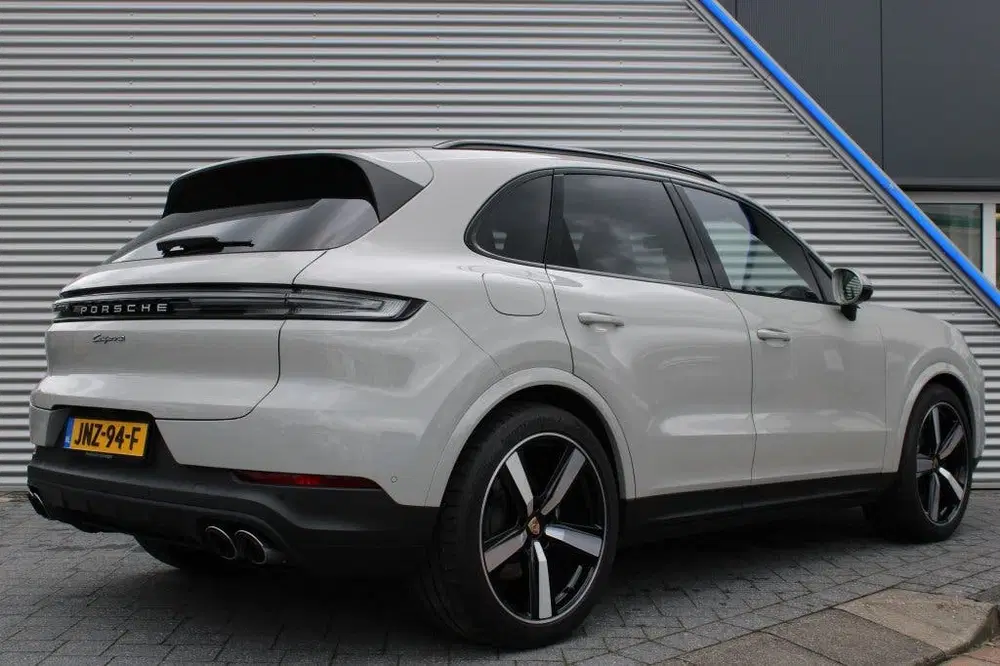 Porsche Cayenne 3.0 E-Hybrid uit 2024, foto 3