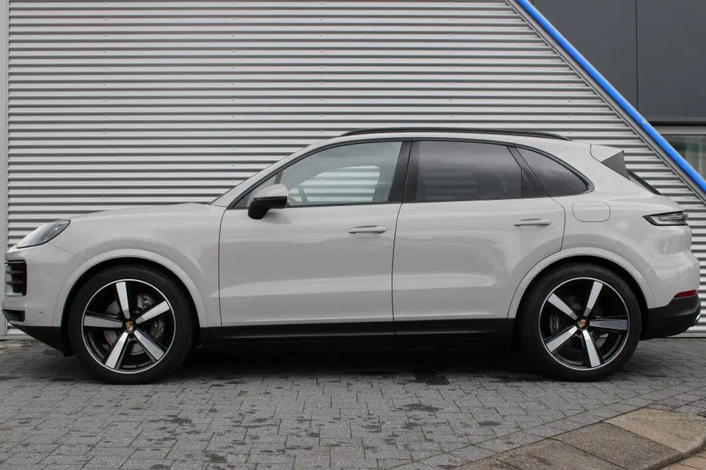 Porsche Cayenne 3.0 E-Hybrid uit 2024, foto 8