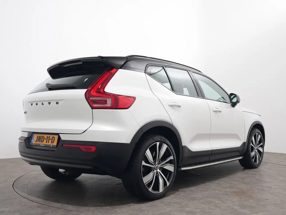 Volvo EX40 SINGLE MOTOR PLUS BLACK EDITION 70 KWH 100 uit 2025, foto 14